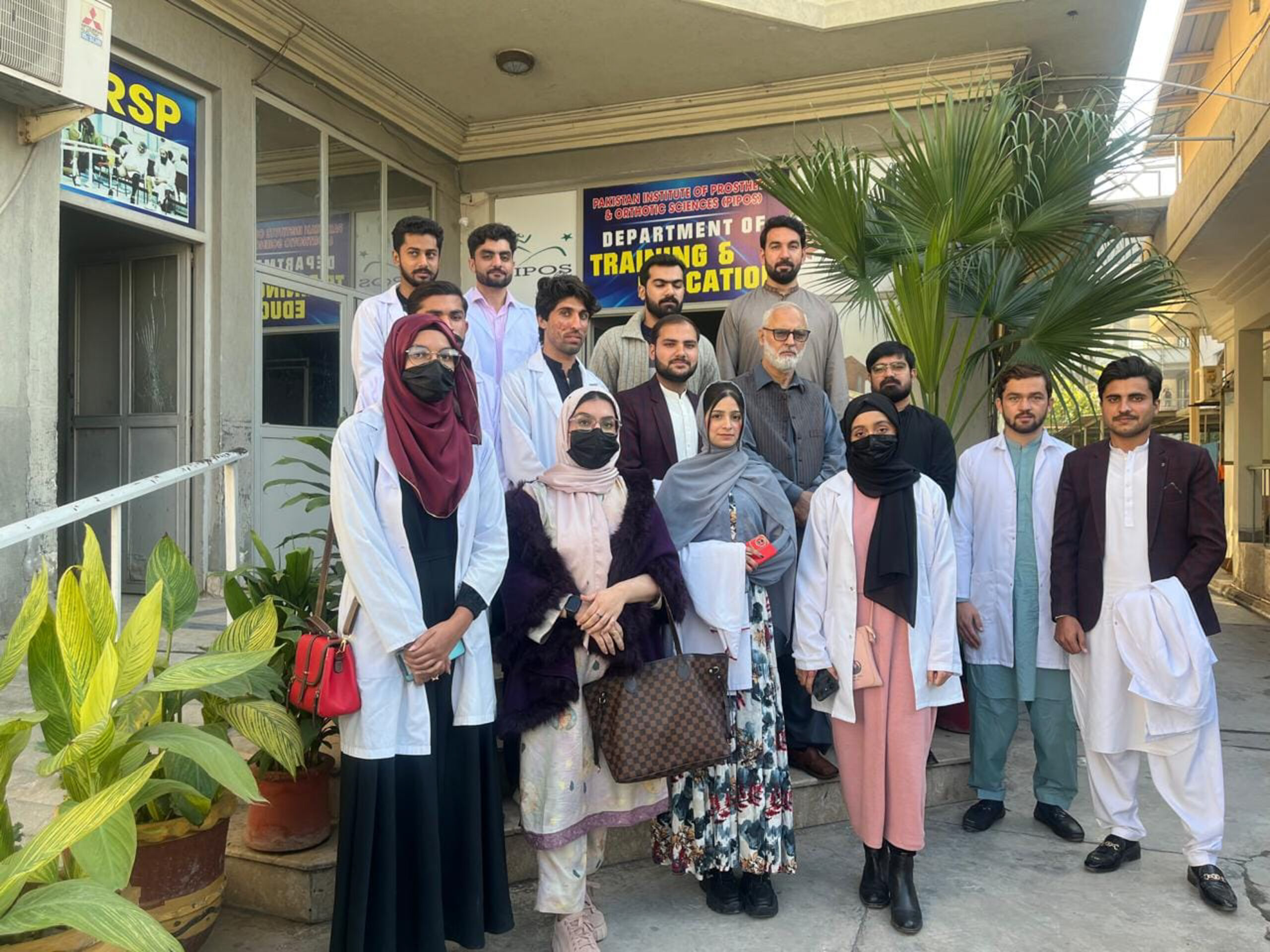 PIRS Students Gain Insight into Advanced Prosthetics and Orthotics at PIPOS